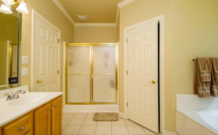 Arkansas Remodeling Contractor - Bathroom Before Remodel