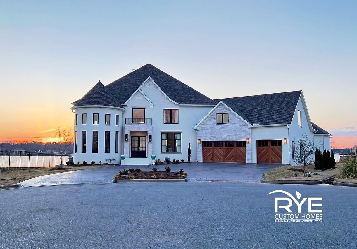 hurricane-lake_custom-home_benton-ar_white-home-brick-turret-front-garage_rye-general-contractors-X2.jpg